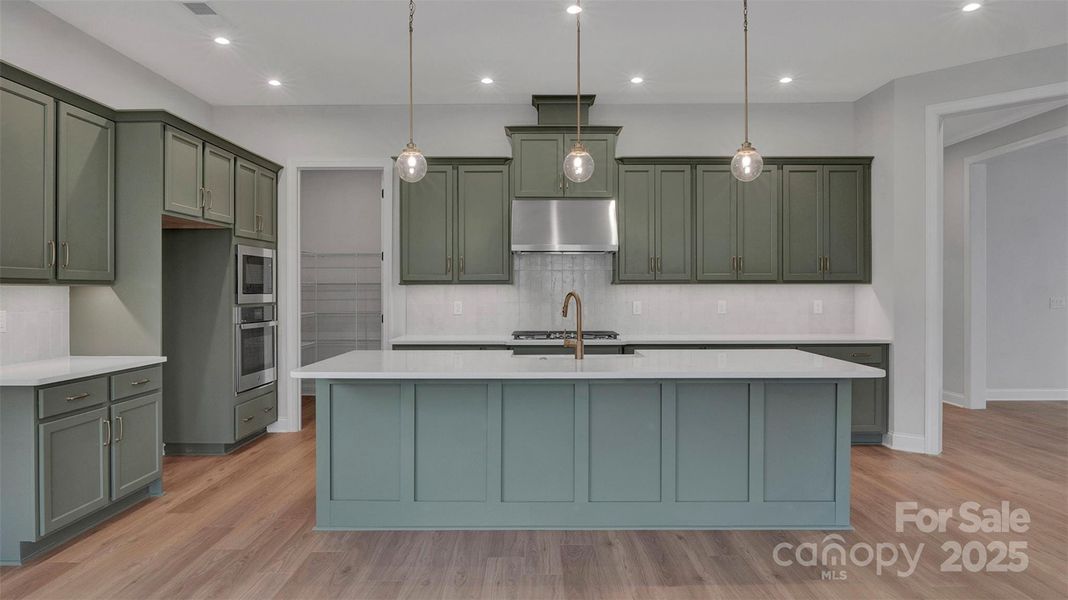 Kitchen with large island