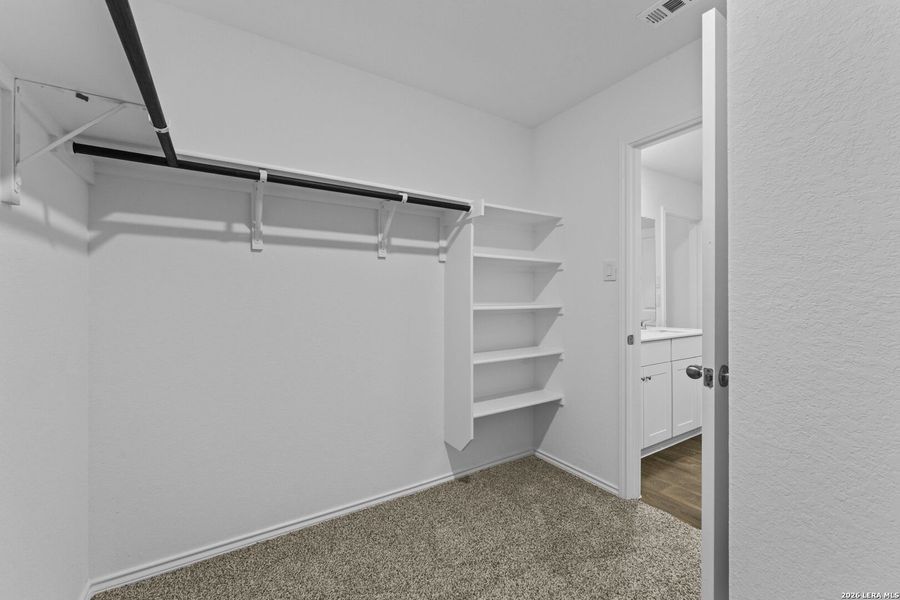 Spacious, unfurnished interior of a new home in Laurel Vistas, San Antonio (Image 11).