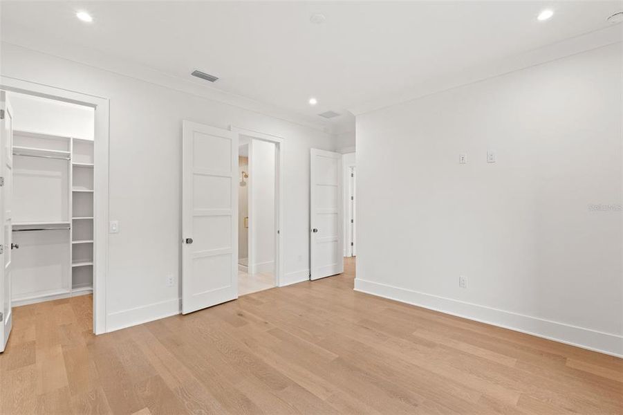 Spacious, unfurnished interior of a new home in , Tampa (Image 63).