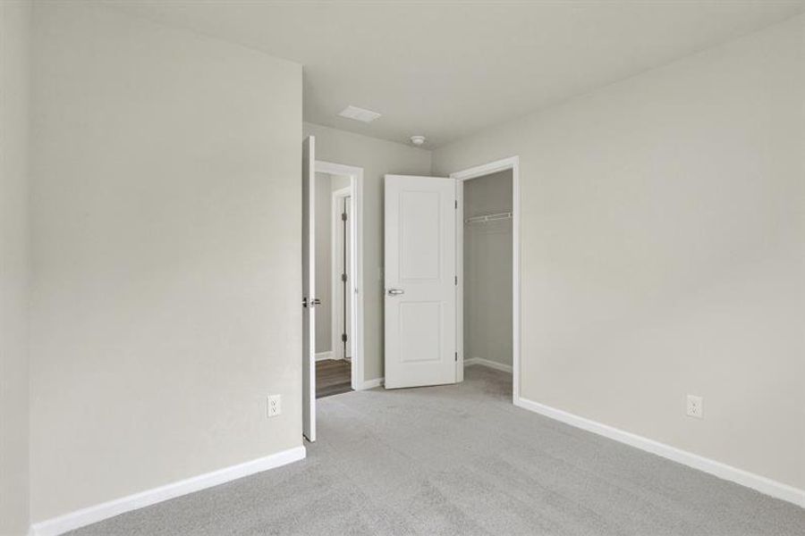 Spacious, unfurnished interior of a new home in Royal Oaks Cottages, Hardeeville (Image 15).