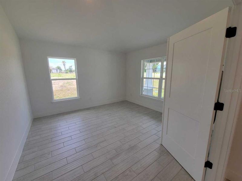 Spacious, unfurnished interior of a new home in , Ocala (Image 13).