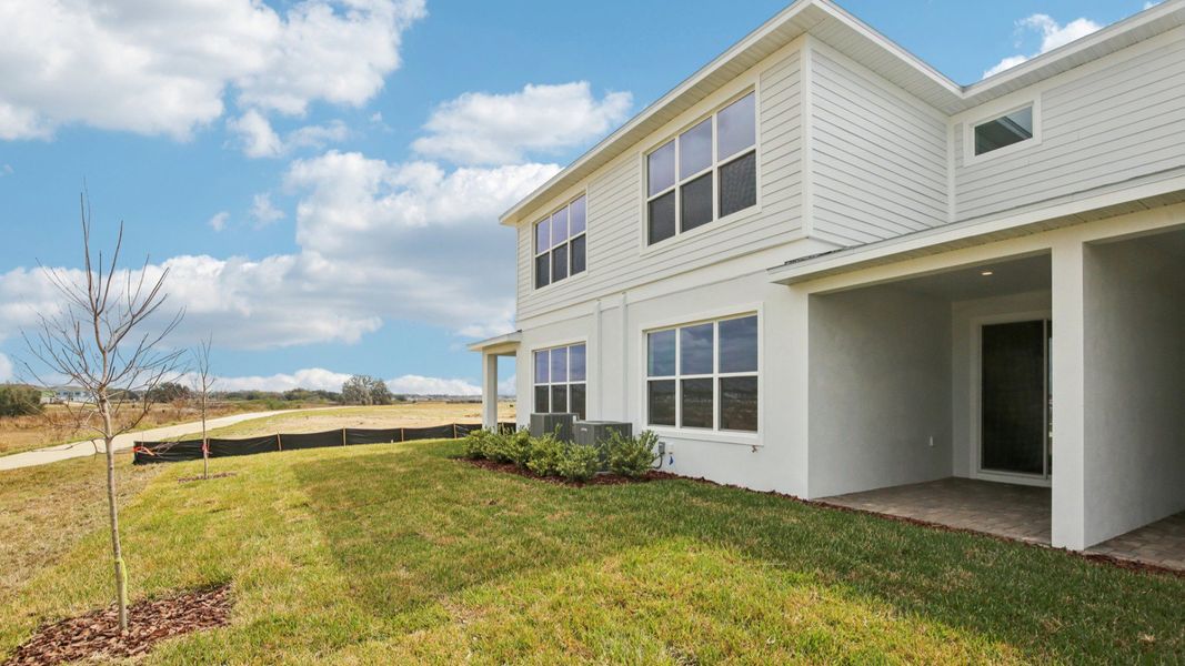 Exterior details and patio area of a home in Isla Mirada, San Antonio (Image 4).