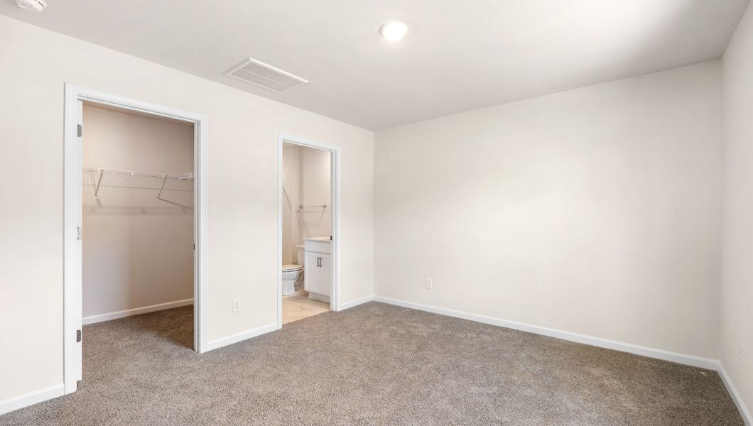 Spacious, unfurnished interior of a new home in Cedar Gap, Fountain Inn (Image 17).