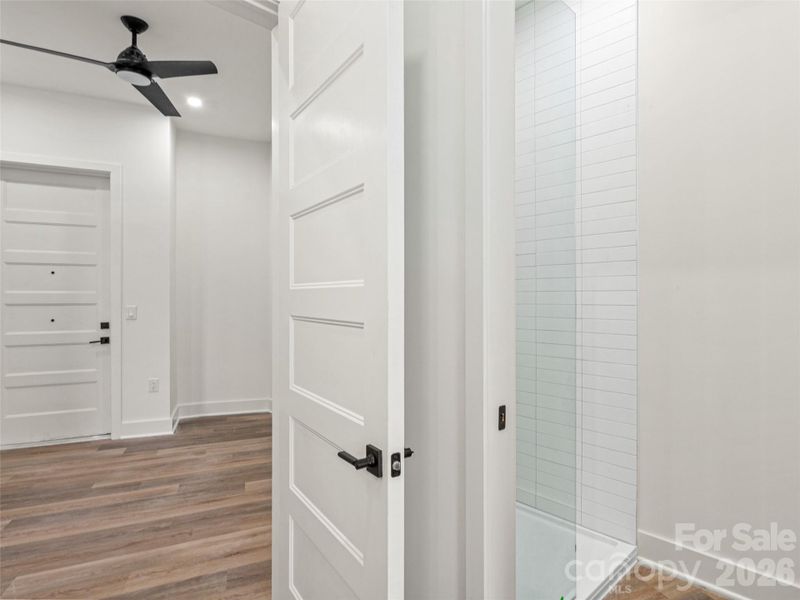 Spacious, unfurnished interior of a new home in , Asheville (Image 34).