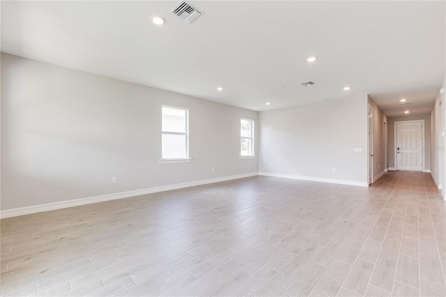 Spacious, unfurnished interior of a new home in Coral Lakes - Tradition & Express, Punta Gorda (Image 17).