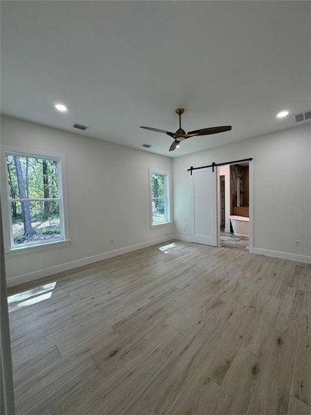 Spacious, unfurnished interior of a new home in , Dunnellon (Image 26).