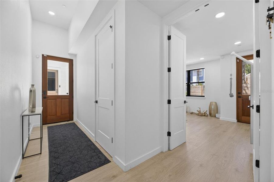 Spacious, unfurnished interior of a new home in , Tampa (Image 39).