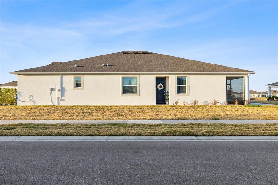 Exterior details and patio area of a home in , Wesley Chapel (Image 4).