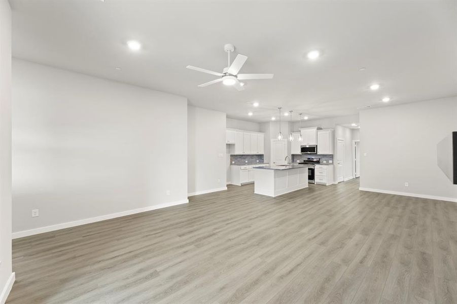 650 Oakridge_3141_Dublin_Family (3) 650 Oakridge_3141_Dublin_Family (3)