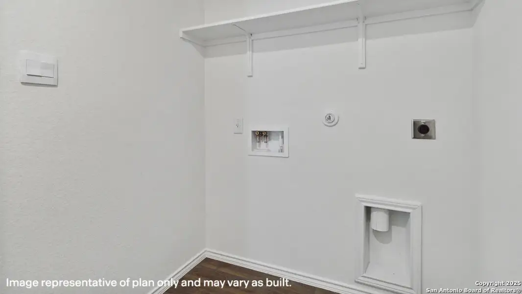 Spacious, unfurnished interior of a new home in Applewood, San Antonio (Image 22).