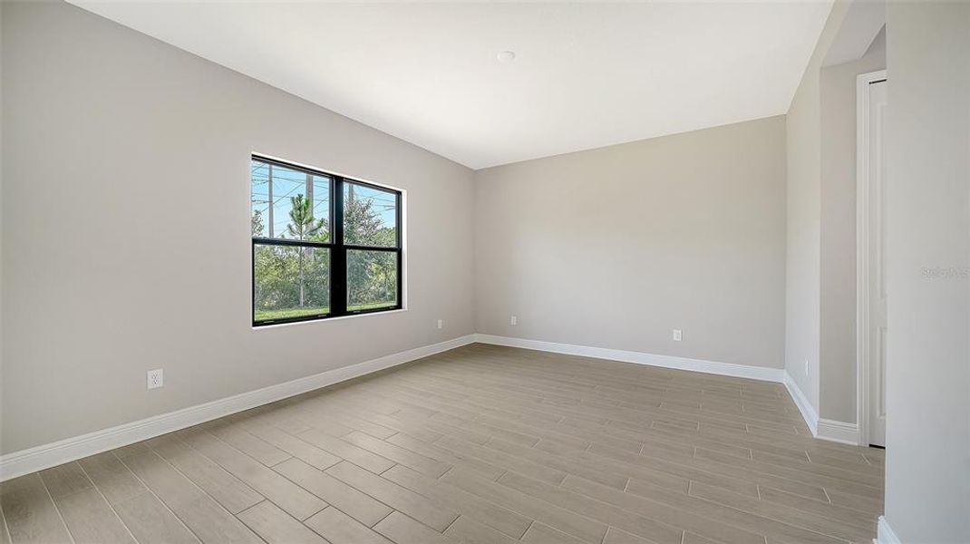 Spacious, unfurnished interior of a new home in Vicenza, Venice (Image 21).