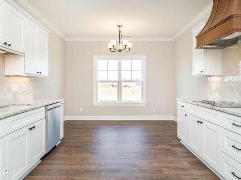 08 2374_WhelenDr Kitchen1