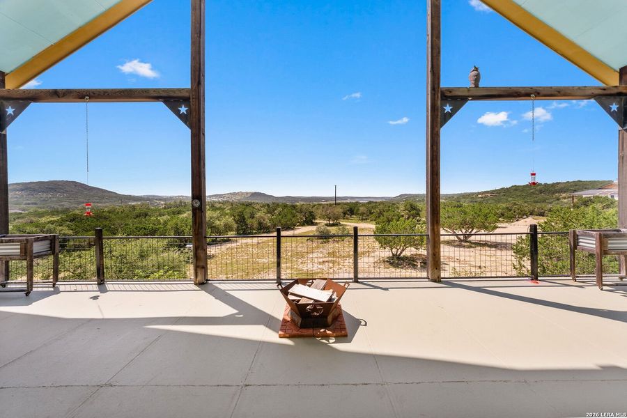 Community amenities in , Lakehills (Image 18).