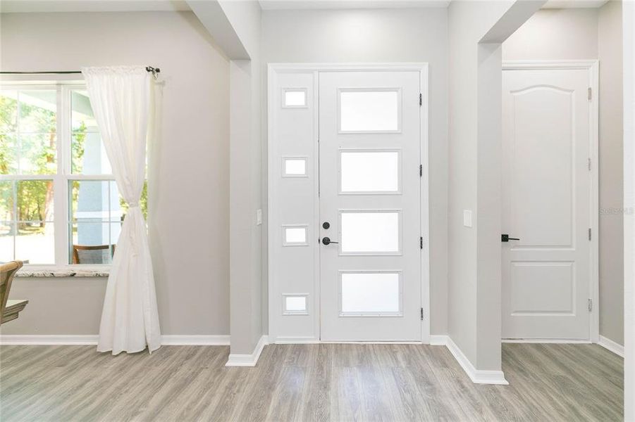 Spacious, unfurnished interior of a new home in , Dade City (Image 24).