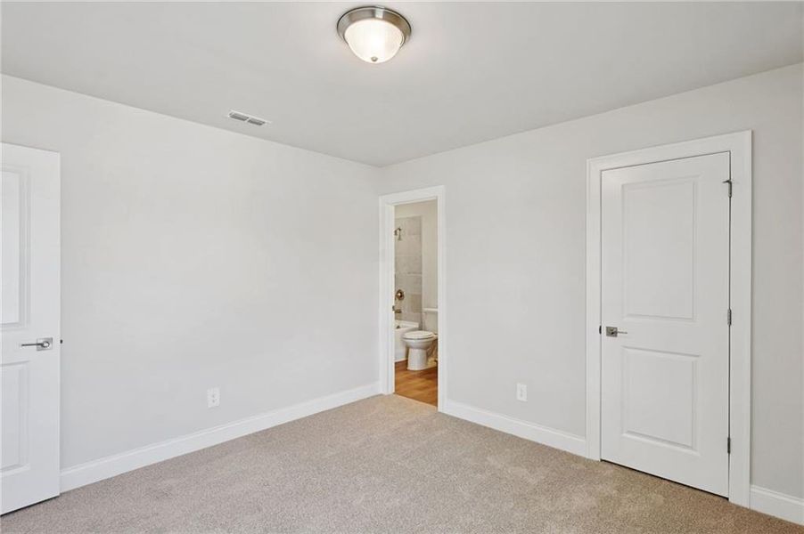 Spacious, unfurnished interior of a new home in River Pointe, Monroe (Image 38).