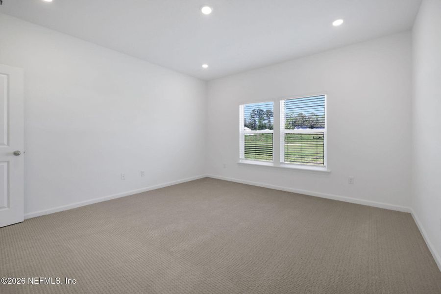 Spacious, unfurnished interior of a new home in Jennings Farm, Middleburg (Image 39).