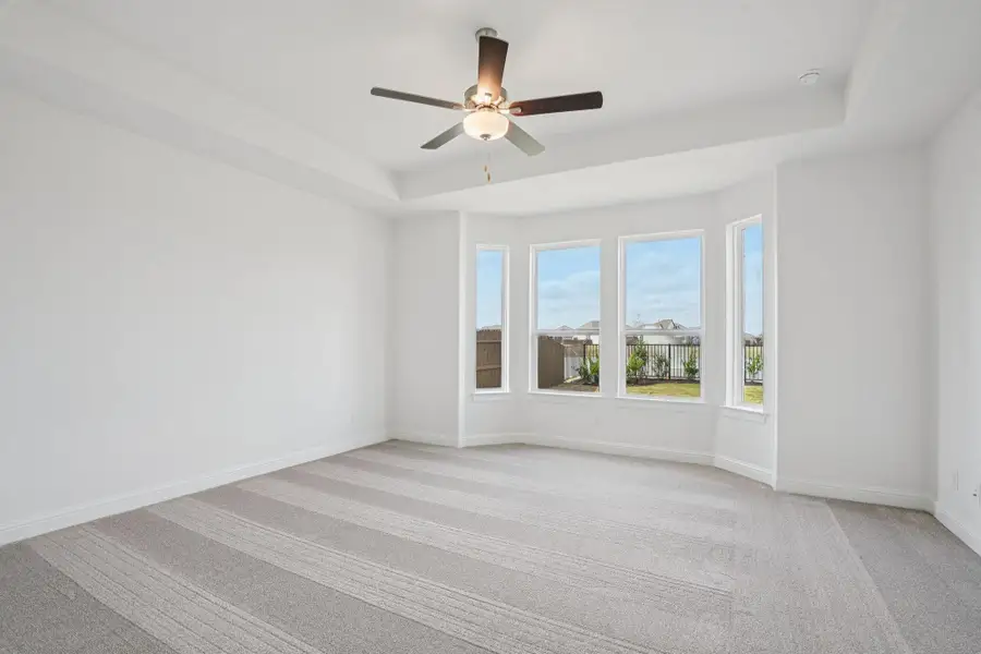 Spacious, unfurnished interior of a new home in Del Bello Lakes 60', Manvel (Image 21).