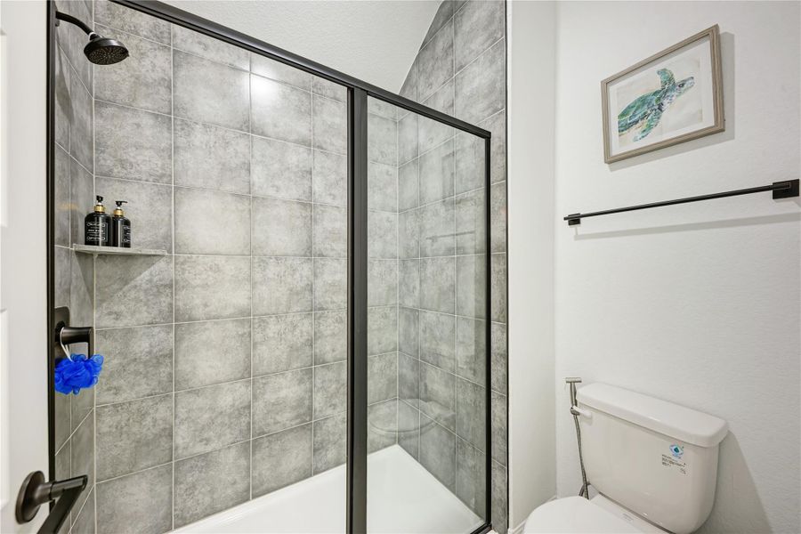 Shower enclosure with matte black framing and hardware