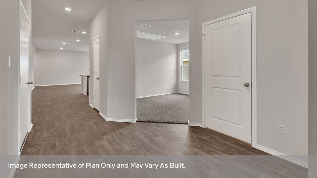 Spacious, unfurnished interior of a new home in Bollinger, Maxwell (Image 12).