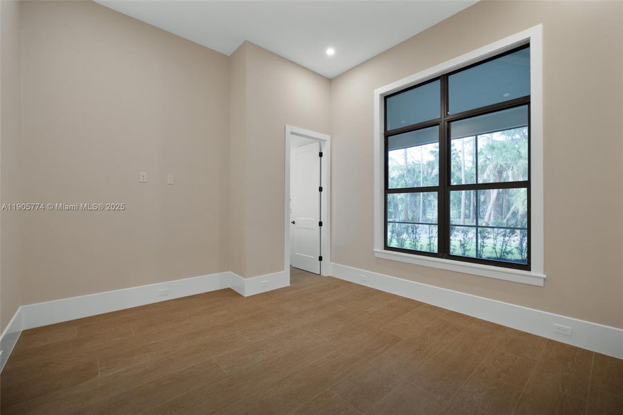 Spacious, unfurnished interior of a new home in , Naples (Image 18).