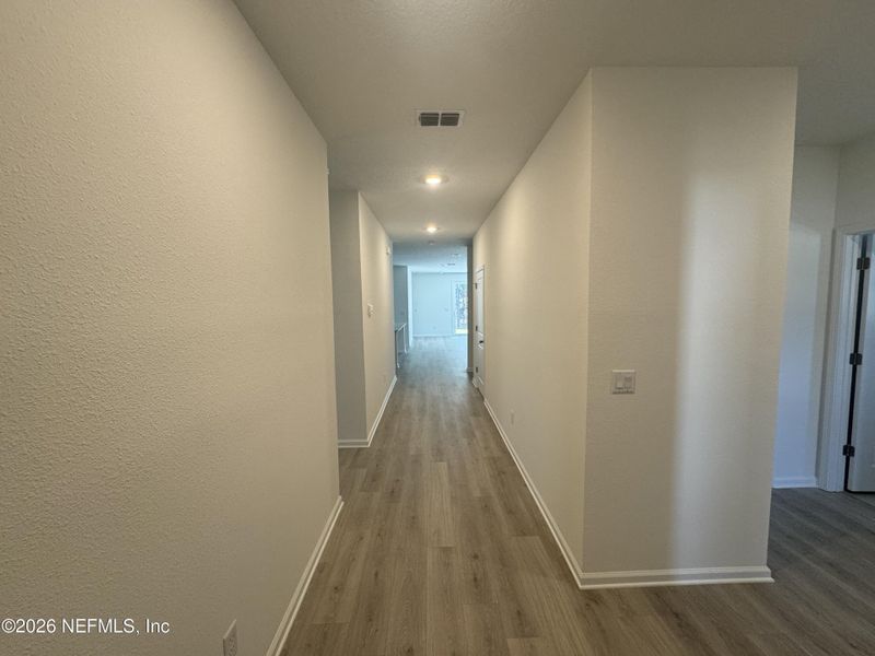Spacious, unfurnished interior of a new home in Hyland Trail, Green Cove Springs (Image 13).