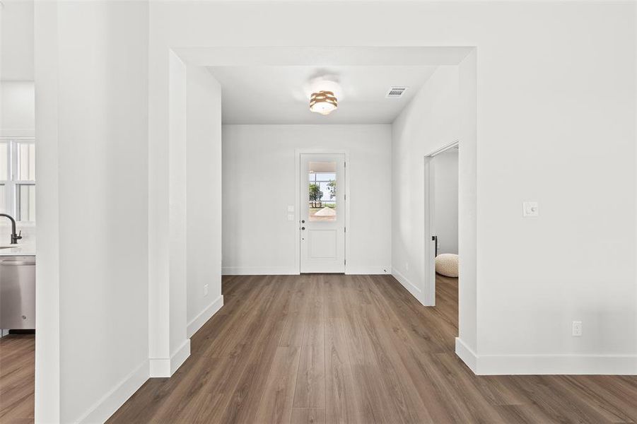 Spacious, unfurnished interior of a new home in , Temple (Image 33).