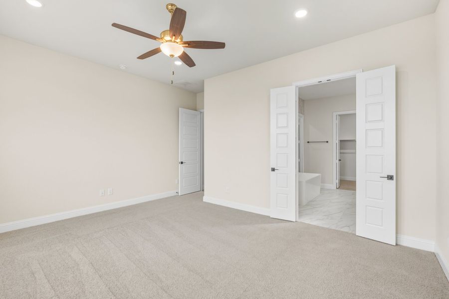 Spacious, unfurnished interior of a new home in Edgewater, Fate (Image 28).