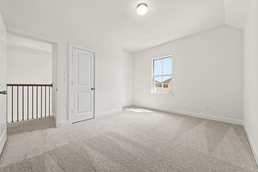 Spacious, unfurnished interior of a new home in Cross Creek West - 55', Fulshear (Image 11).