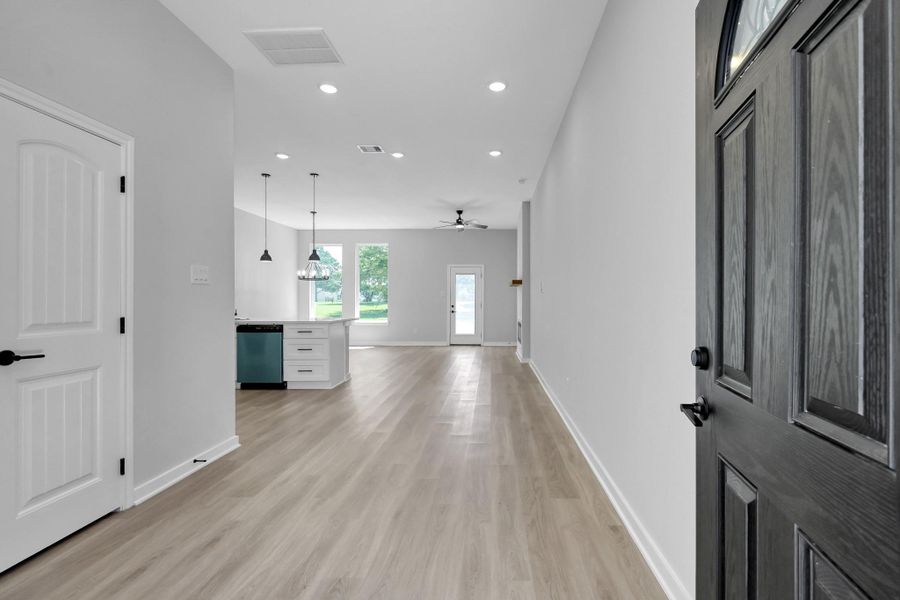Spacious, unfurnished interior of a new home in , Willis (Image 15).