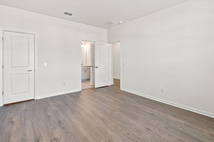 Spacious, unfurnished interior of a new home in The Groves of Berkeley, Moncks Corner (Image 24).