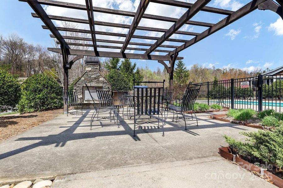 Community amenities in , Asheville (Image 25).