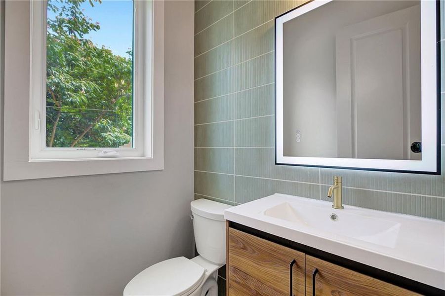 Furnished interior view inside a new home in , Atlanta (Image 12).