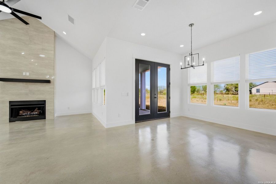 Spacious, unfurnished interior of a new home in , Stockdale (Image 25).