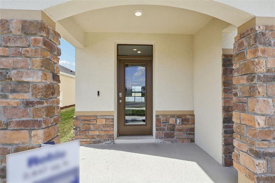 Exterior details and patio area of a home in , Lake Hamilton (Image 29).
