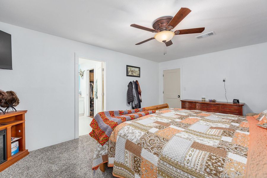 Furnished interior view inside a new home in , Lufkin (Image 28).
