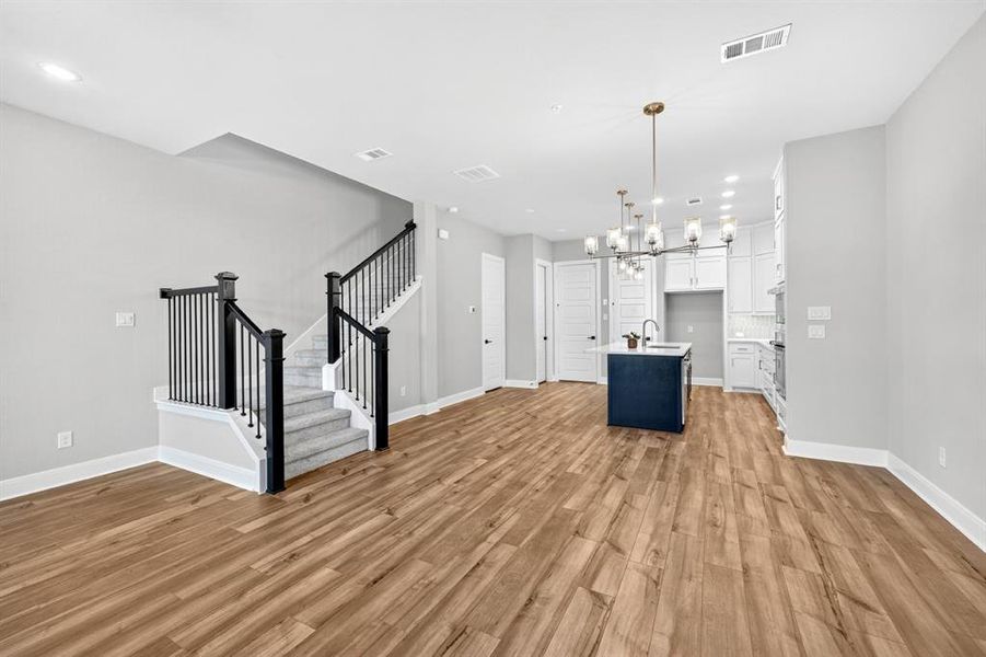 Spacious, unfurnished interior of a new home in Hillside at Las Colinas, Irving (Image 31).
