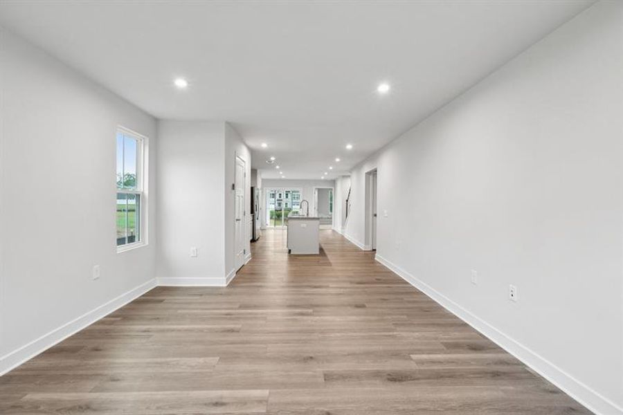Spacious, unfurnished interior of a new home in Chapel Branch, Santee (Image 10).