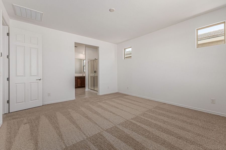 Spacious, unfurnished interior of a new home in Empire Pointe, Queen Creek (Image 10).