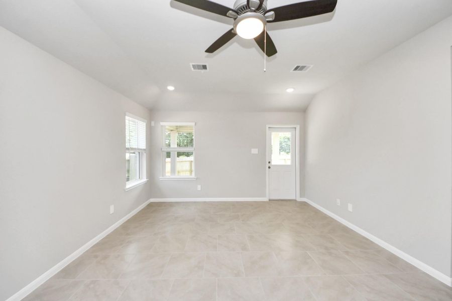Spacious, unfurnished interior of a new home in Montgomery Ridge: Landmark Collection, Montgomery (Image 20).