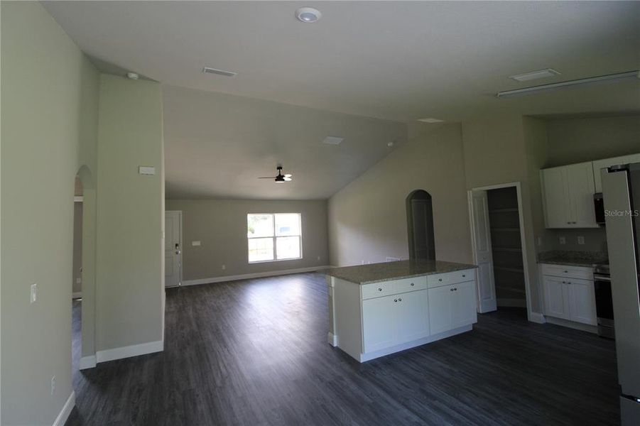 Spacious, unfurnished interior of a new home in , Punta Gorda (Image 7).