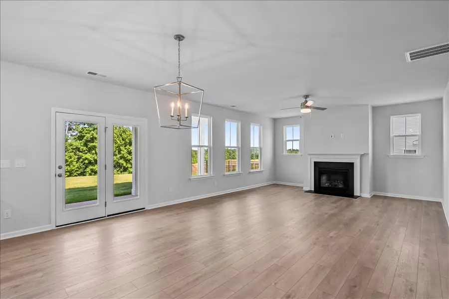 Spacious, unfurnished interior of a new home in Fieldstone, Lexington (Image 28).
