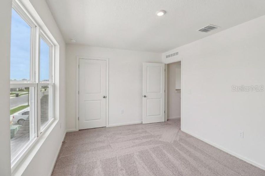 Spacious, unfurnished interior of a new home in Palm Bay Classic, Palm Bay (Image 10).