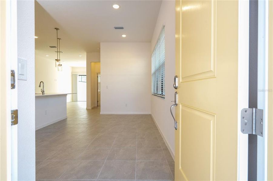 Spacious, unfurnished interior of a new home in , Orlando (Image 38).