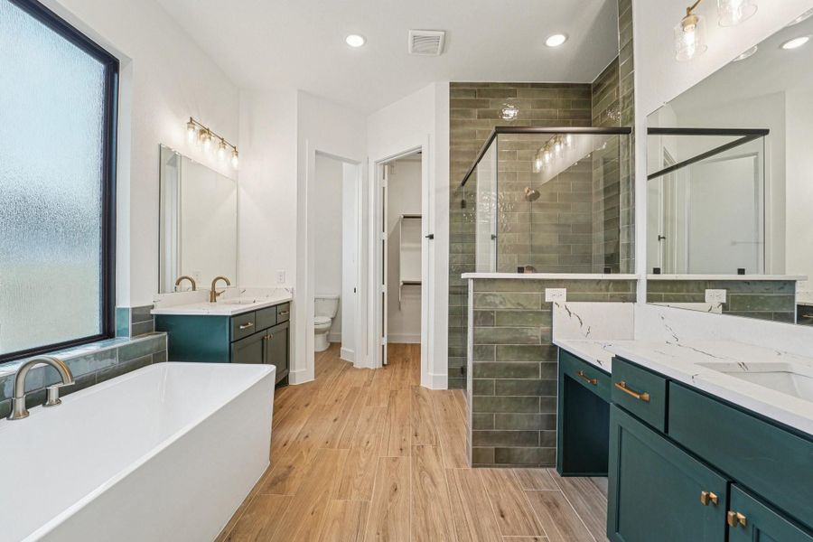 Furnished interior view inside a new home in Evergreen, Conroe (Image 11).
