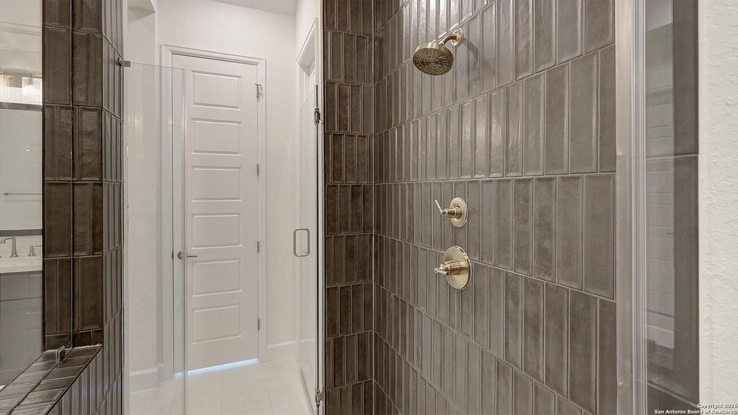 Close-up of interior finishes inside a home in Esperanza 80', Boerne (Image 19).