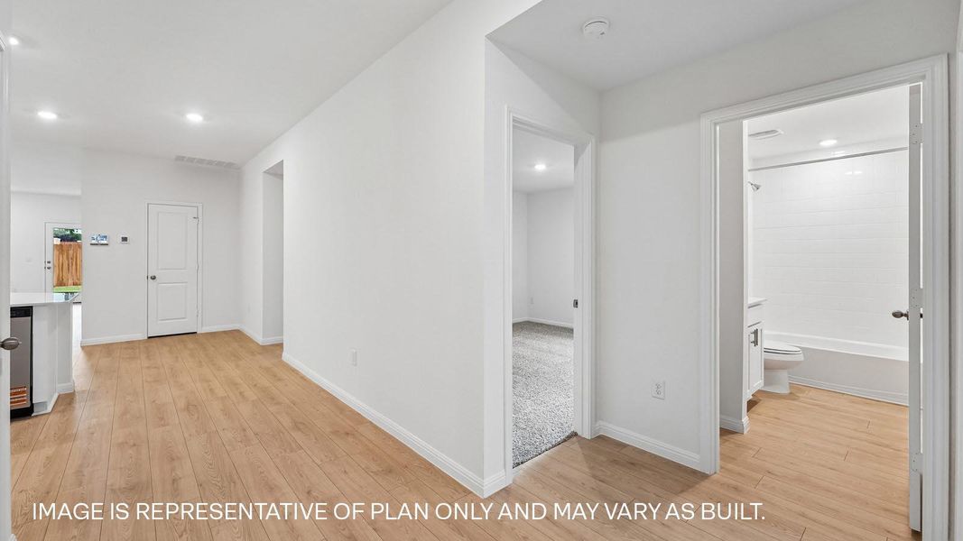 Spacious, unfurnished interior of a new home in Bar W Ranch, Leander (Image 13).