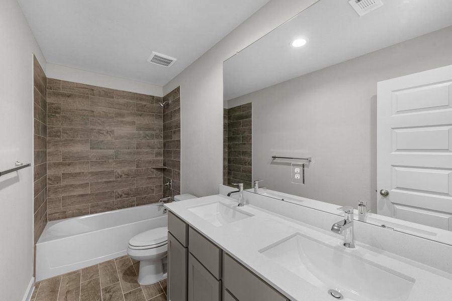 Furnished interior view inside a new home in Huntington Place, Rosharon (Image 9).