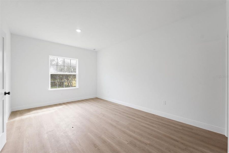 Spacious, unfurnished interior of a new home in , Ocala (Image 13).