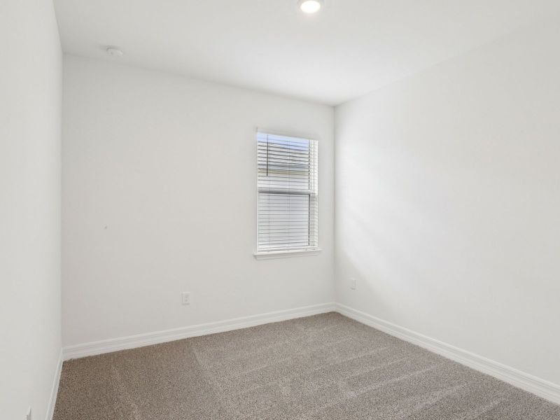 Spacious, unfurnished interior of a new home in Crescent Lakes - Signature Series, Punta Gorda (Image 18).