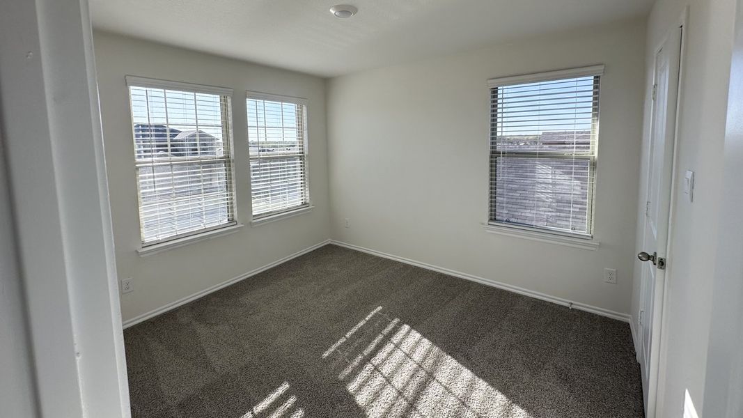 Representative unfurnished interior of a home built from the HANNA by D.R. Horton in Northspur, Forney (Image 18).